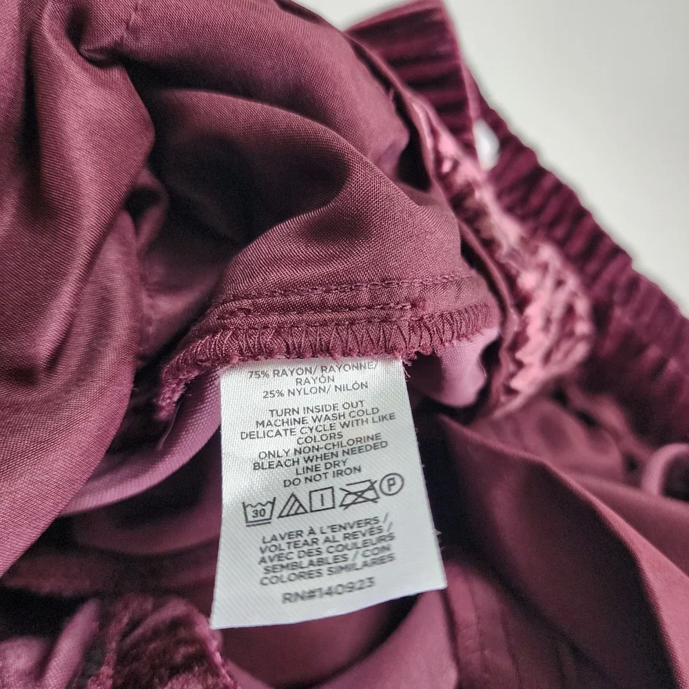 LOFT Womens Burgundy Velvet Pleat Front Straight Leg Pant Size 8 Pleated Trouser